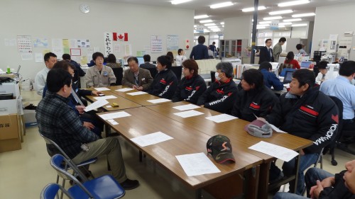 女川町役場の仮設庁舎での打合せ